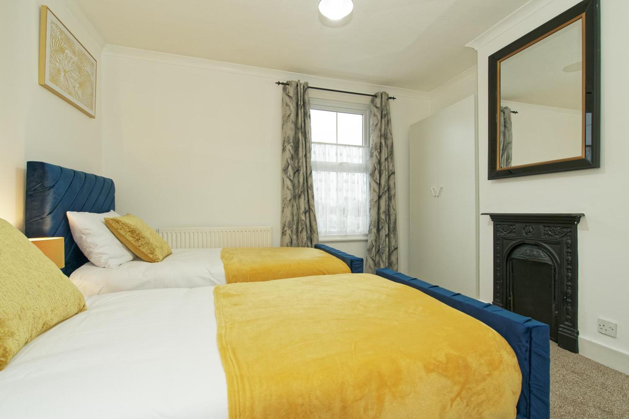 Lovely Luxury 3 Bed House Lejlighed Chatham  Eksteriør billede